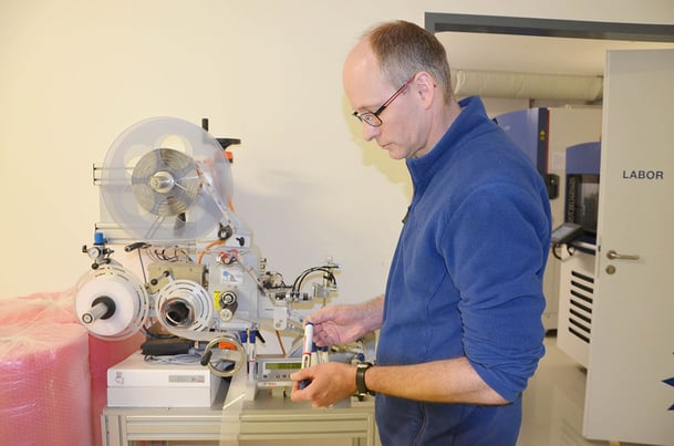 Etiketten auf Spritzen werden getestet
